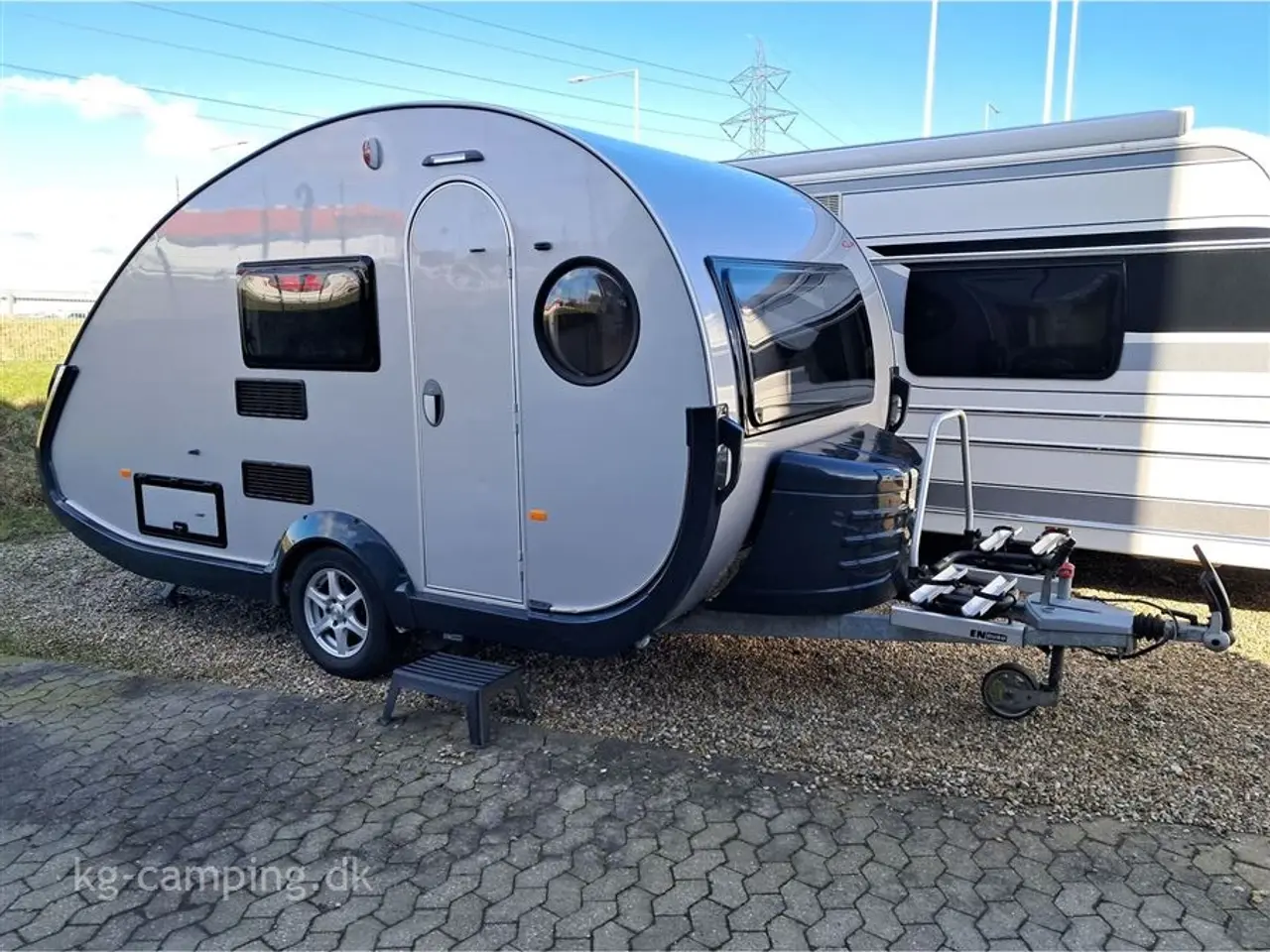 Billede 1 - 2019 - Tabbert T@b L 400   Den populære rejsevogn med fast dobbeltseng, Toilet, Mover, Cykelstativ, Fortelt og Solsejl