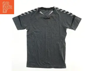 Sport T-shirt fra Hummel (str. bryst 45 cm, længde 67 cm)