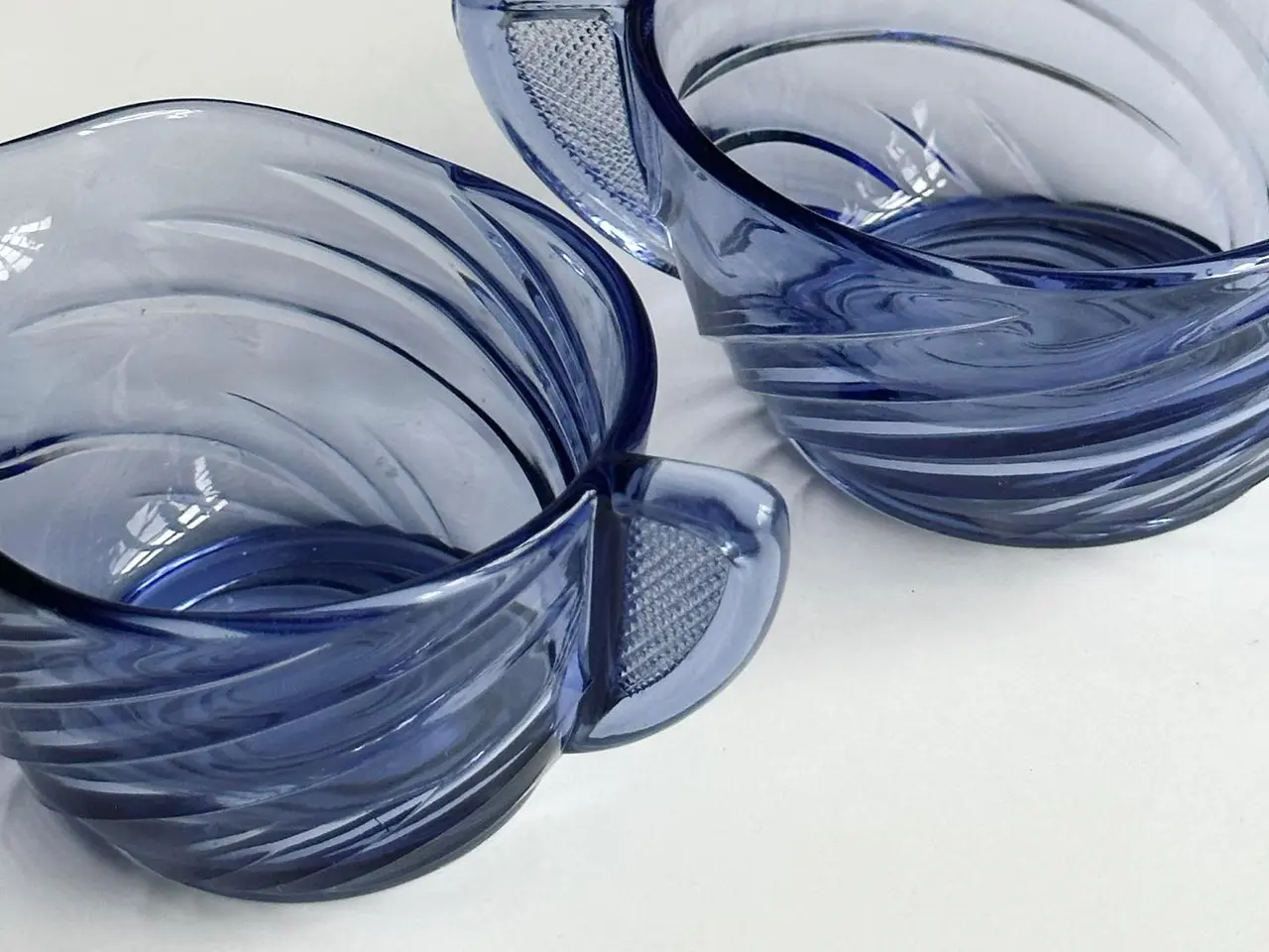 Billede 3 - Lavendelblåt glas, kantet m swirl