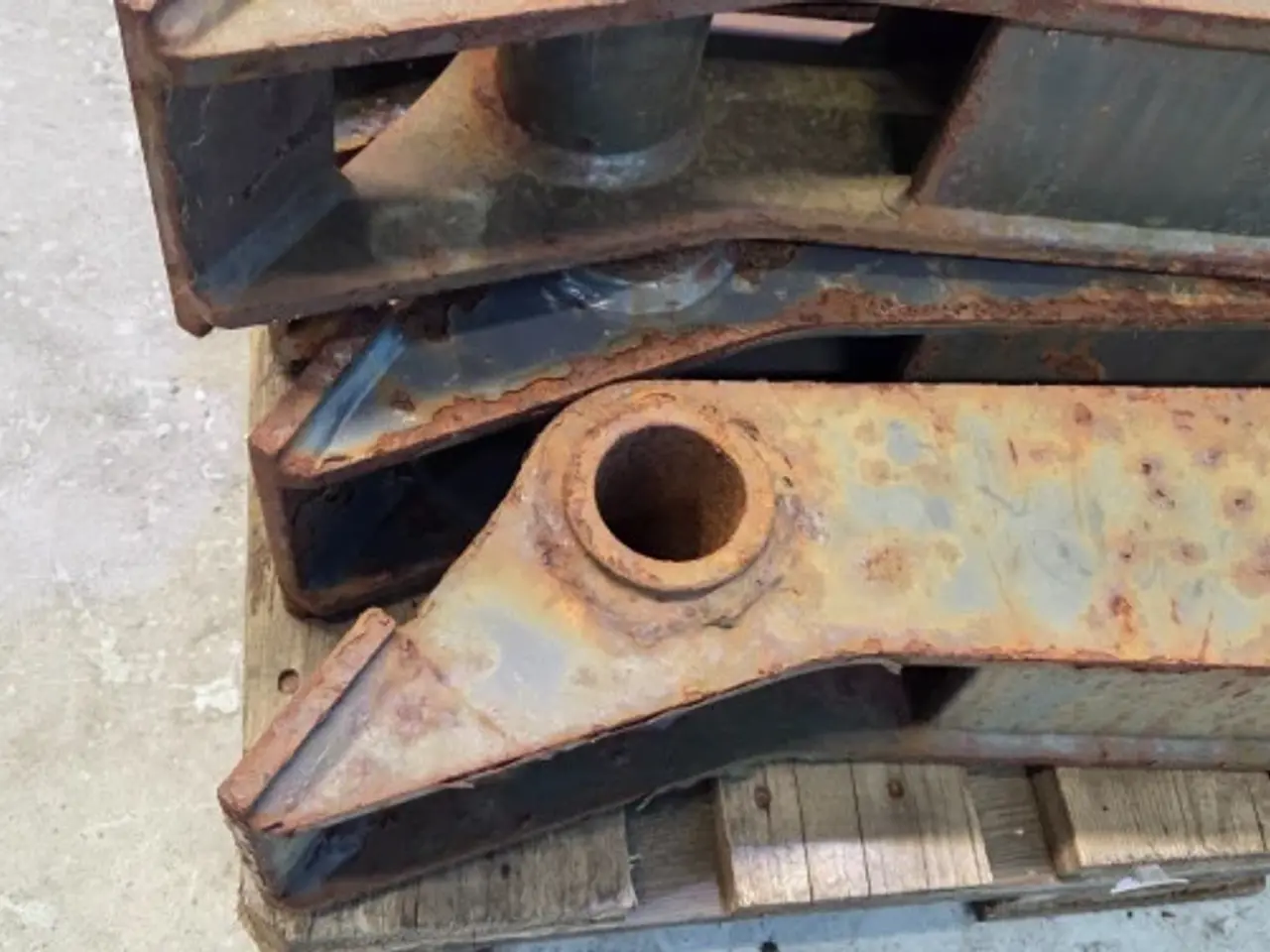 Billede 9 - New Holland B100B Support 87310368 14 Stk