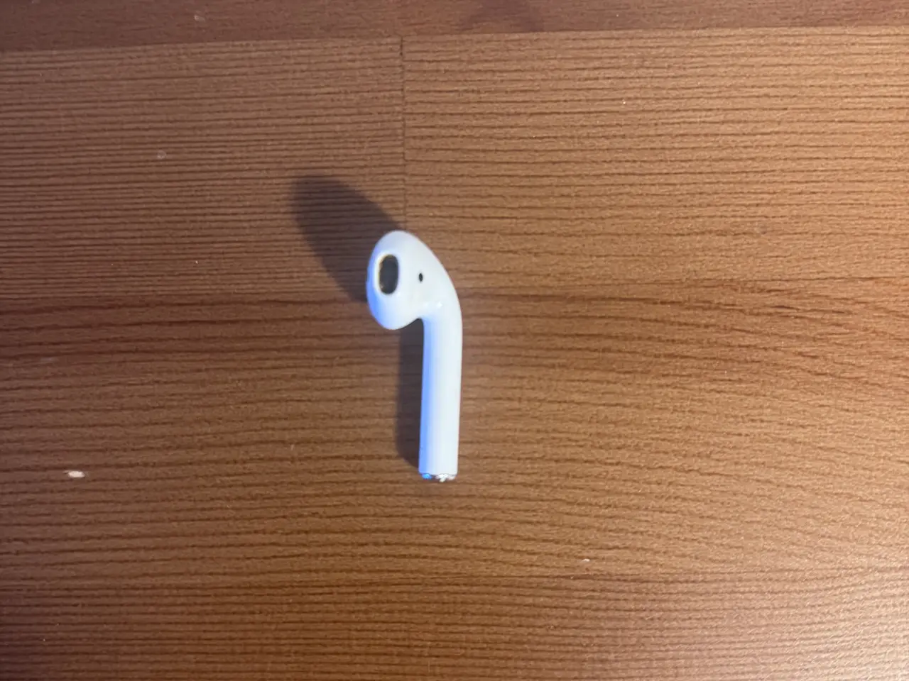 Billede 1 - Venstre AirPod 2 generation fungerer fint nok