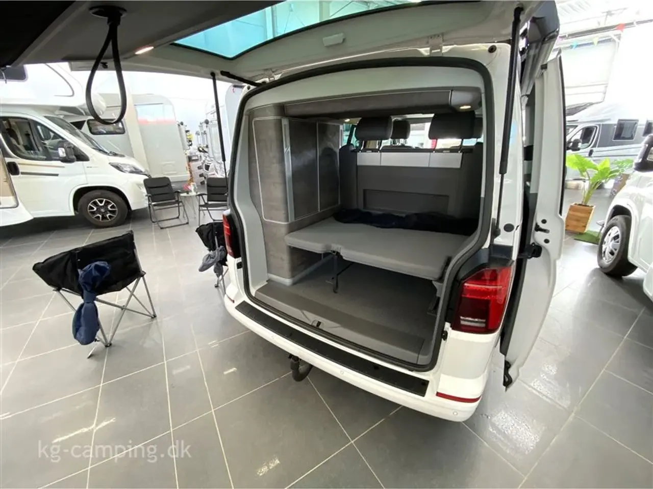 Billede 11 - 2021 - VW California Ocean 2.0 TDI 150 DSG Super velholdt lille California van med DSG gear
