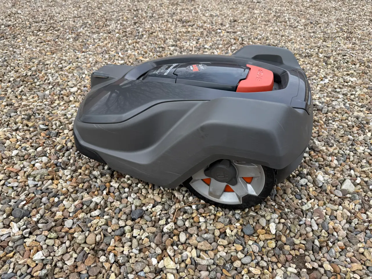 Billede 1 - Husqvarna Automower 430X med garage og ladestation