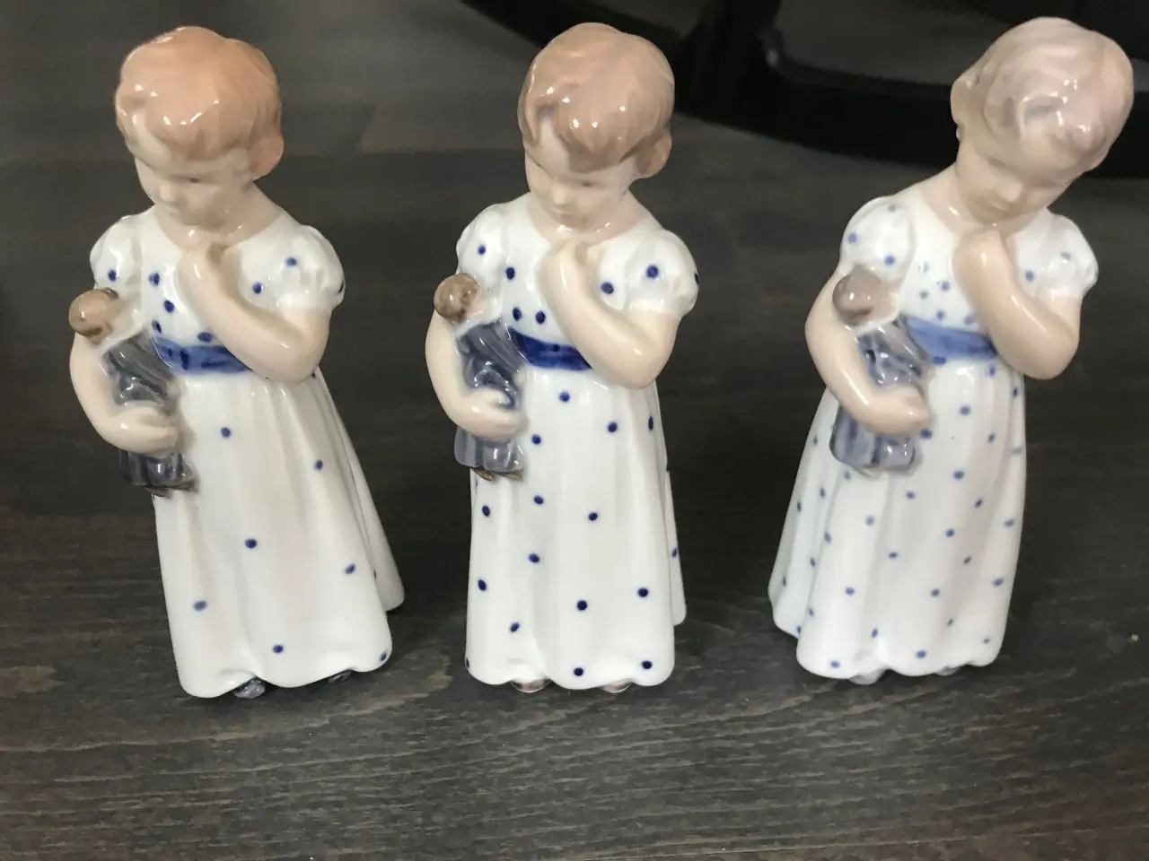 Billede 3 - Figur pige med dukke b&G