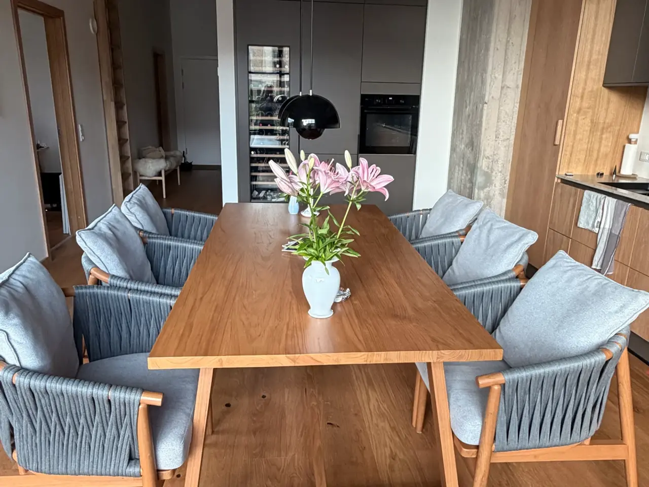 Billede 2 - Spisebord med stole