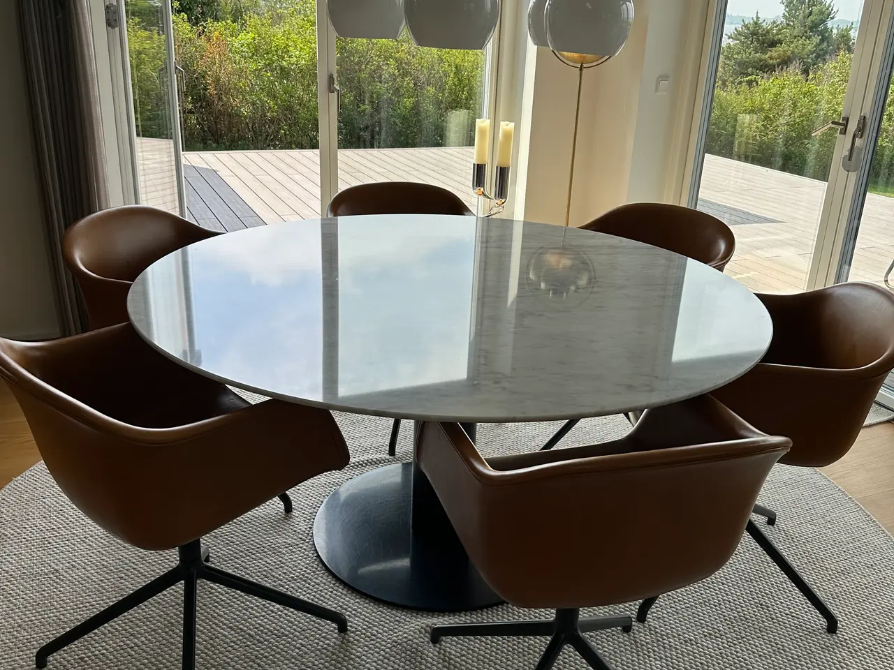 Billede 1 - GUBI 2.0 spisebord,  Ø150 cm – Lys grå marmor – Ny