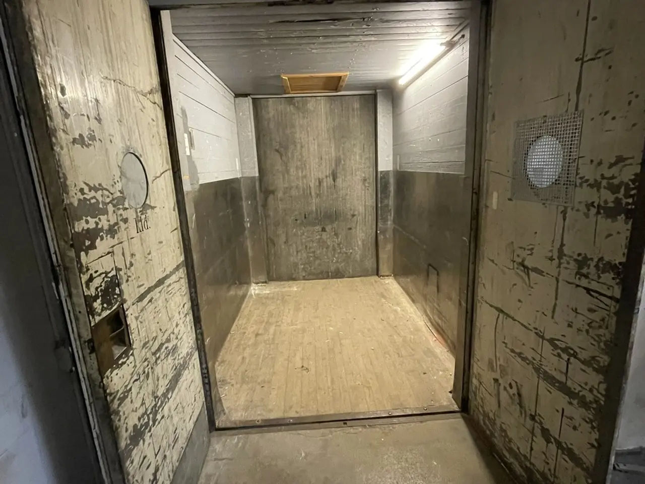 Billede 4 - Højloftet lagerlokale med vareelevator til gadeplan