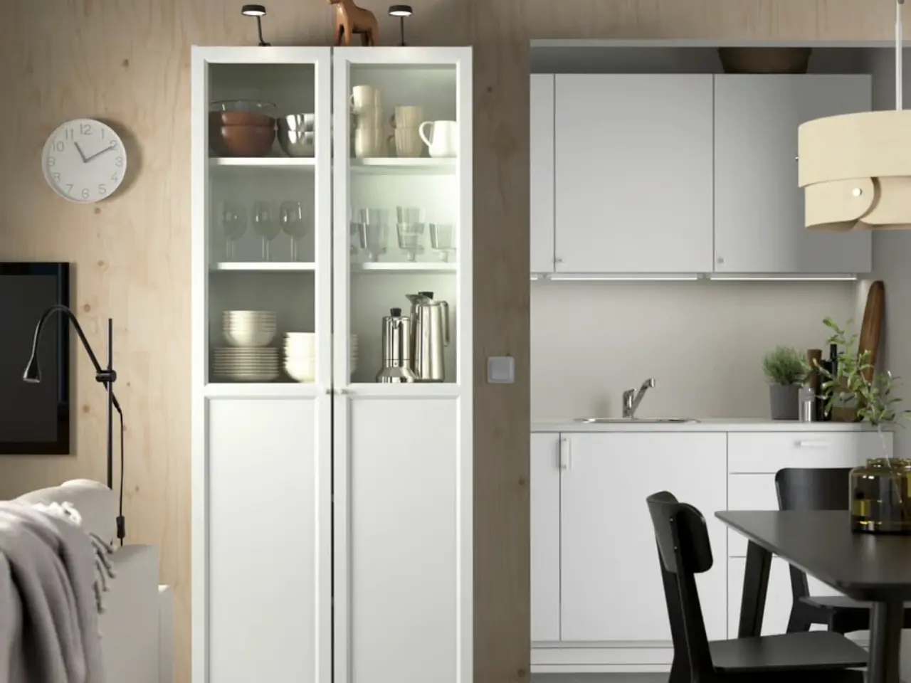 Billede 1 - Billy reoler 2stk, 1 vitrine