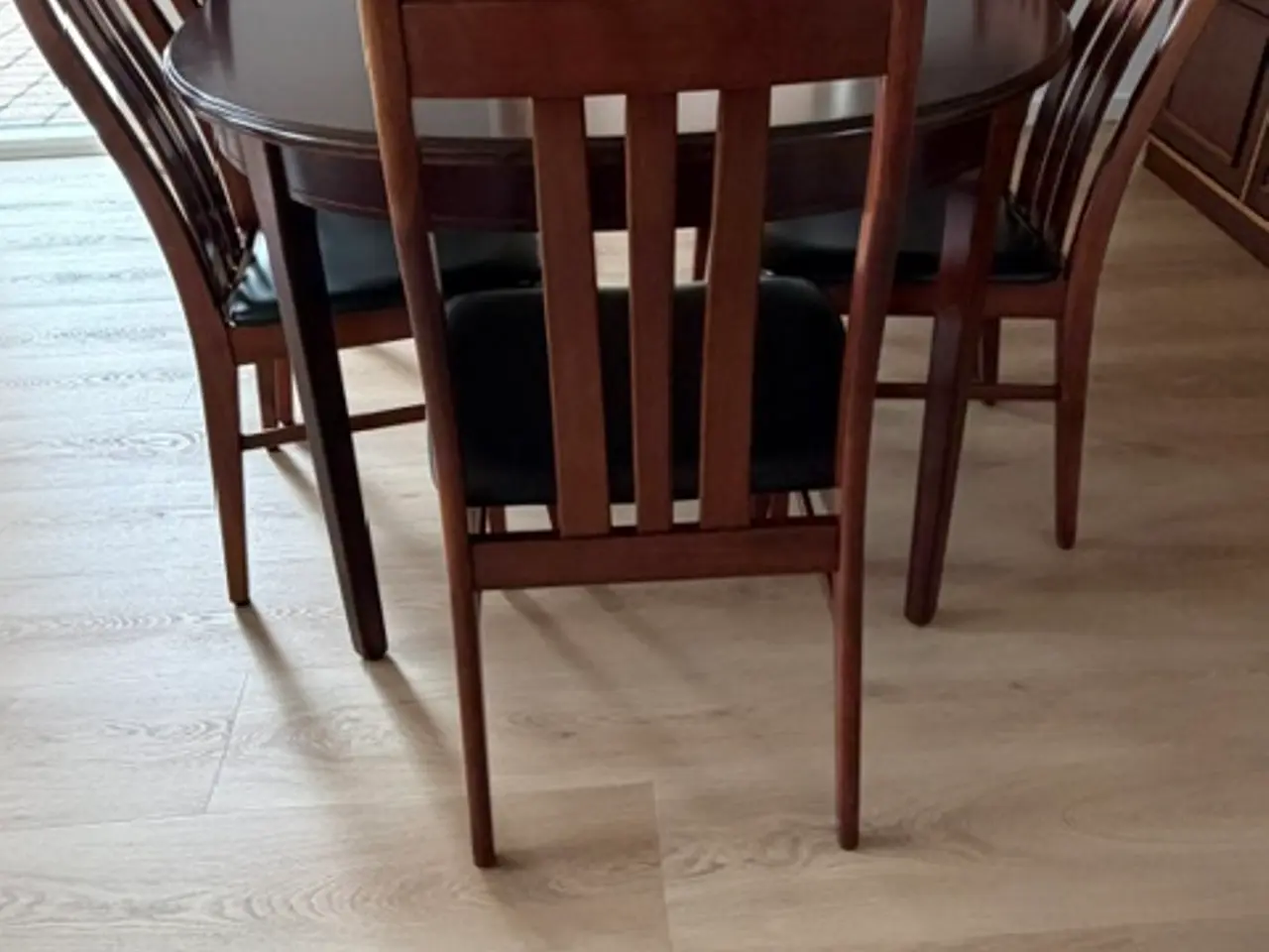 Billede 2 - Spisebord i mahogni bejdset træ