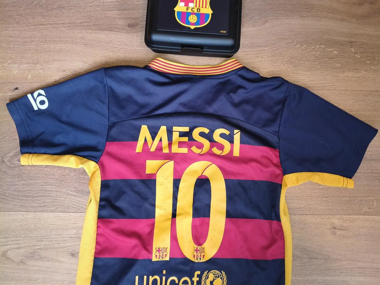 Billede 1 - FC BARCELONA "MESSI" STR. 12-14 ÅR OG NY MADKASSE