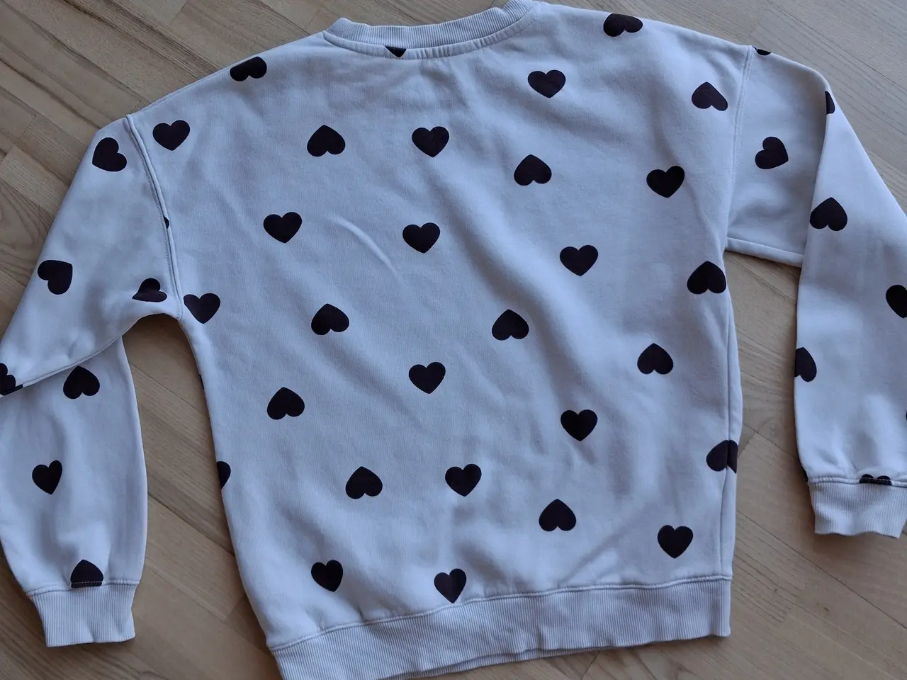 Billede 3 - H&M sweatshirt m. hjerter, str. 134/140