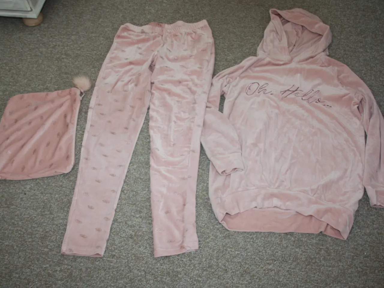 Billede 1 - Hunkemöller fleece sæt str. M med opbevarings pose