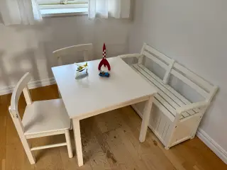 IKEA hvidt børnebord med stol og bænk