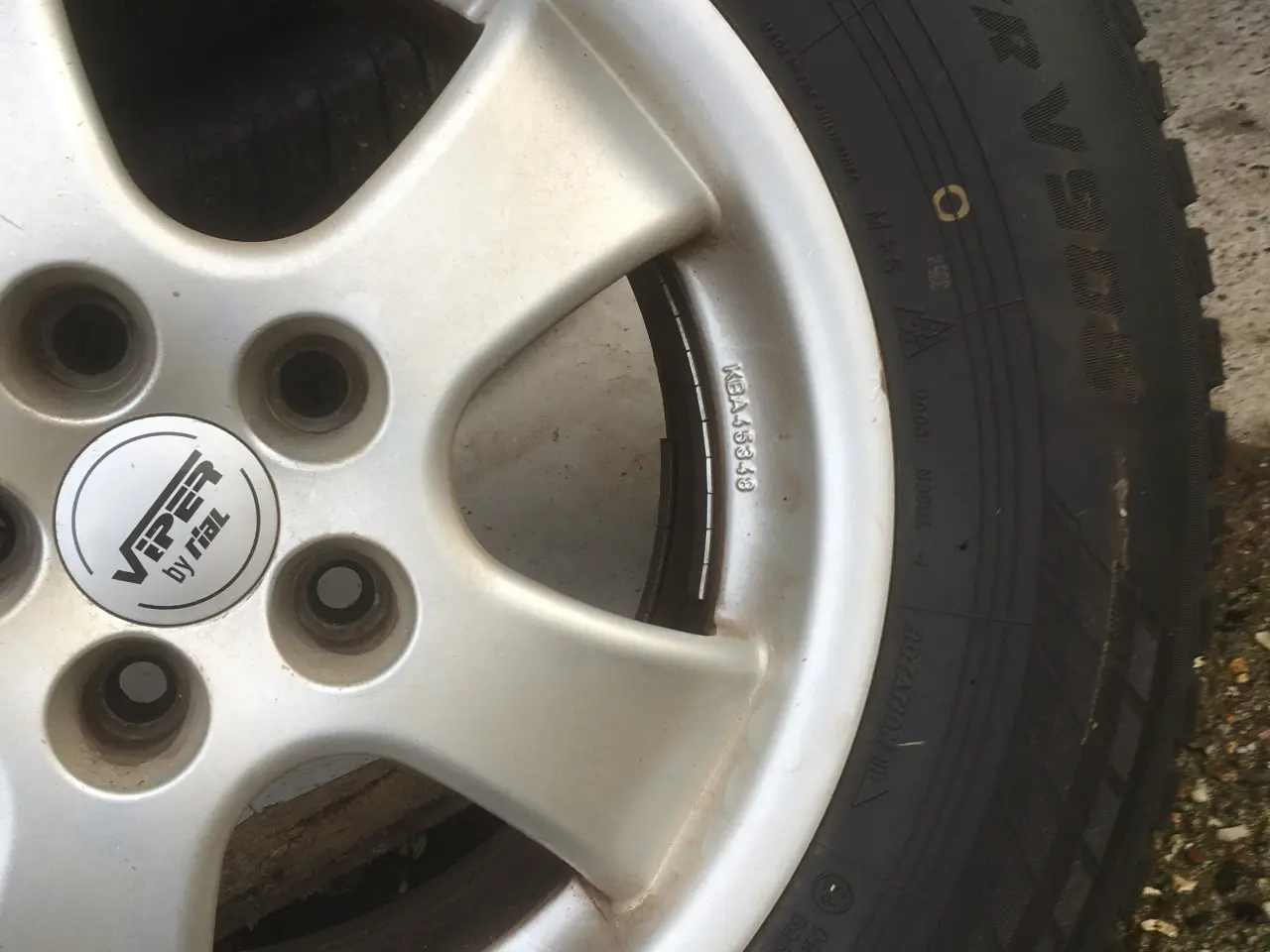 Billede 3 - Vinter dæk på fælge, 225/70 R 16" har kørt på Rav4