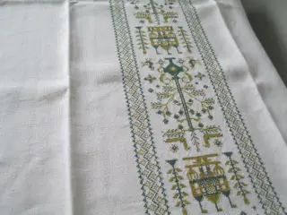 Nordisk vintage dug og festremse