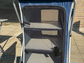 Campingskab med 3 hylder og en bordplade