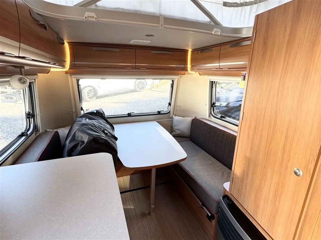 Billede 9 - 2018 - Hymer Eriba Familia 320 Dobbeltseng-Endesiddegruppe-Mover-Telt