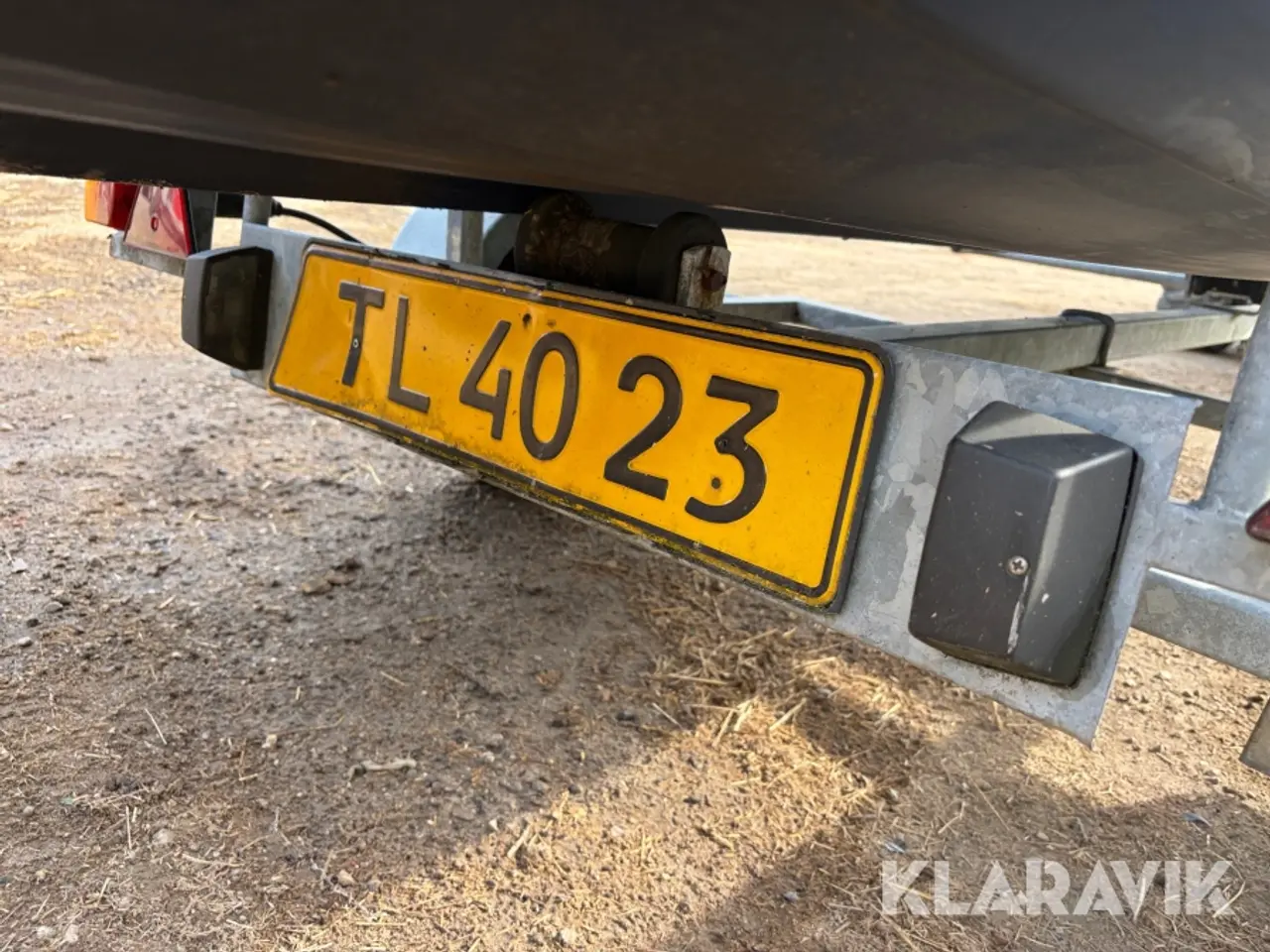 Billede 2 - Glasfiberjolle med Brenderup 402G bådtrailer