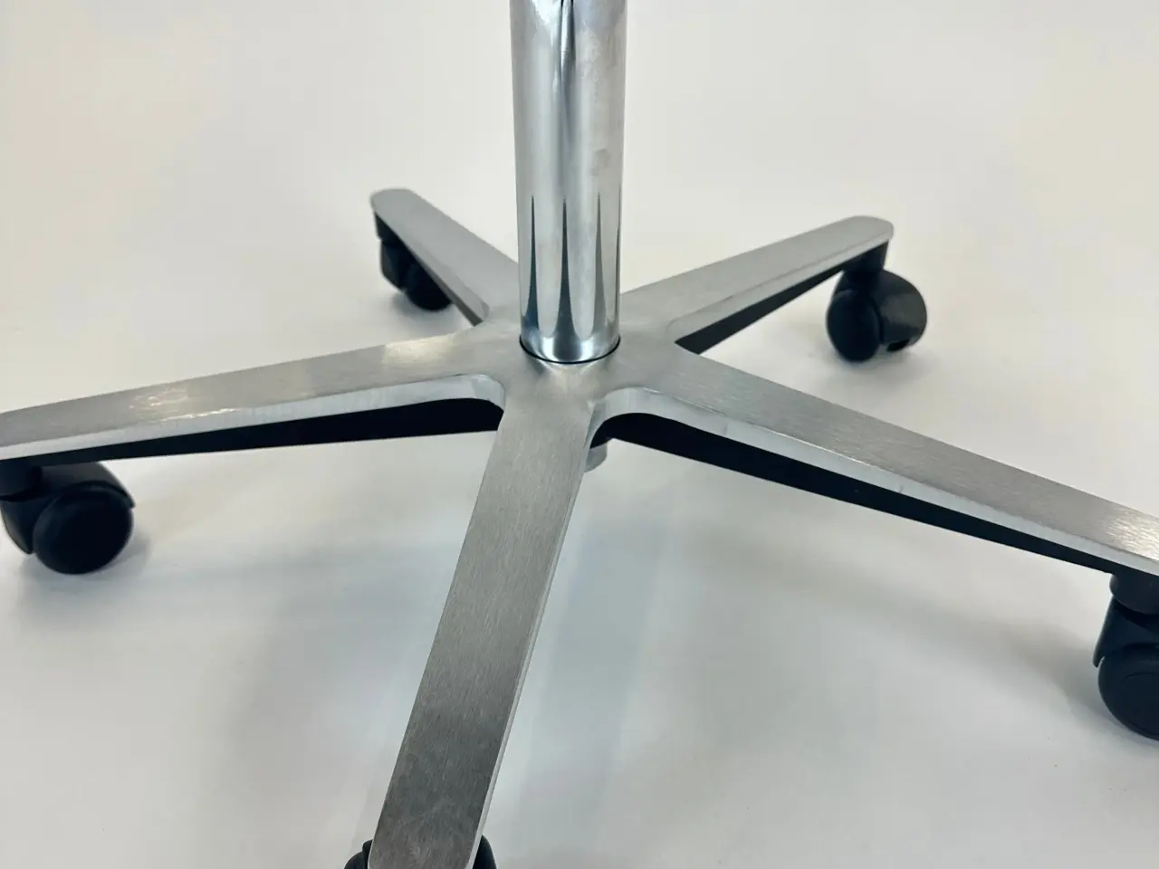 Billede 9 - Magnus Olesen Butterfly Swivel Stol – Petrol med Krom Stel