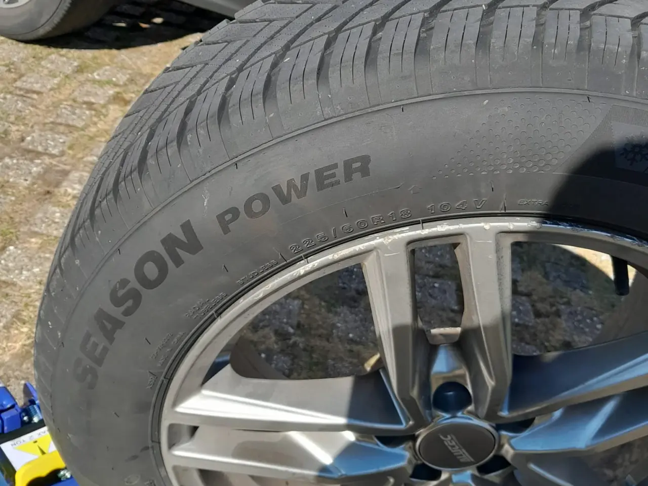 Billede 2 - Tristar 225/60/18
