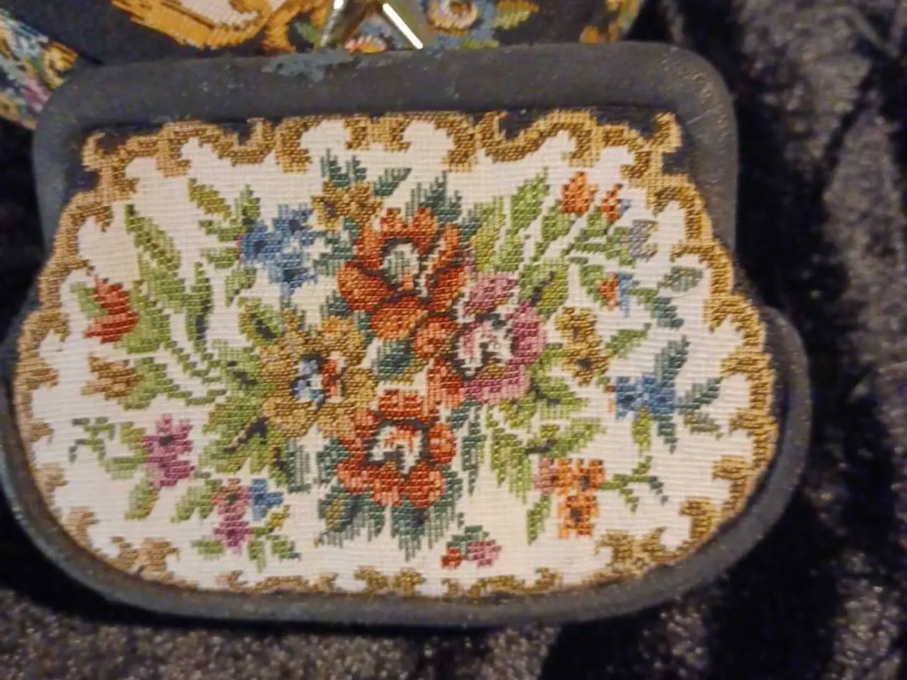 Billede 2 - VINTAGE GOBELIN broderet taske og pung.