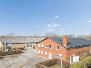 Erhvervslejemål med mange muligheder - centralt i Greve