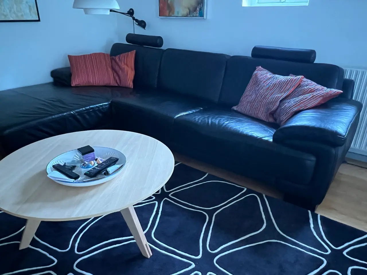 Billede 2 - Sort hjørnesofa i læder med chaiselong