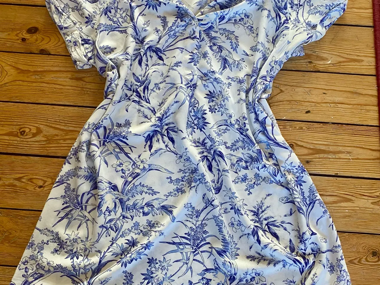 Billede 1 - Kjole med blomstermønster xl