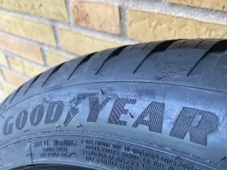 21” 235/45-21” Helårs