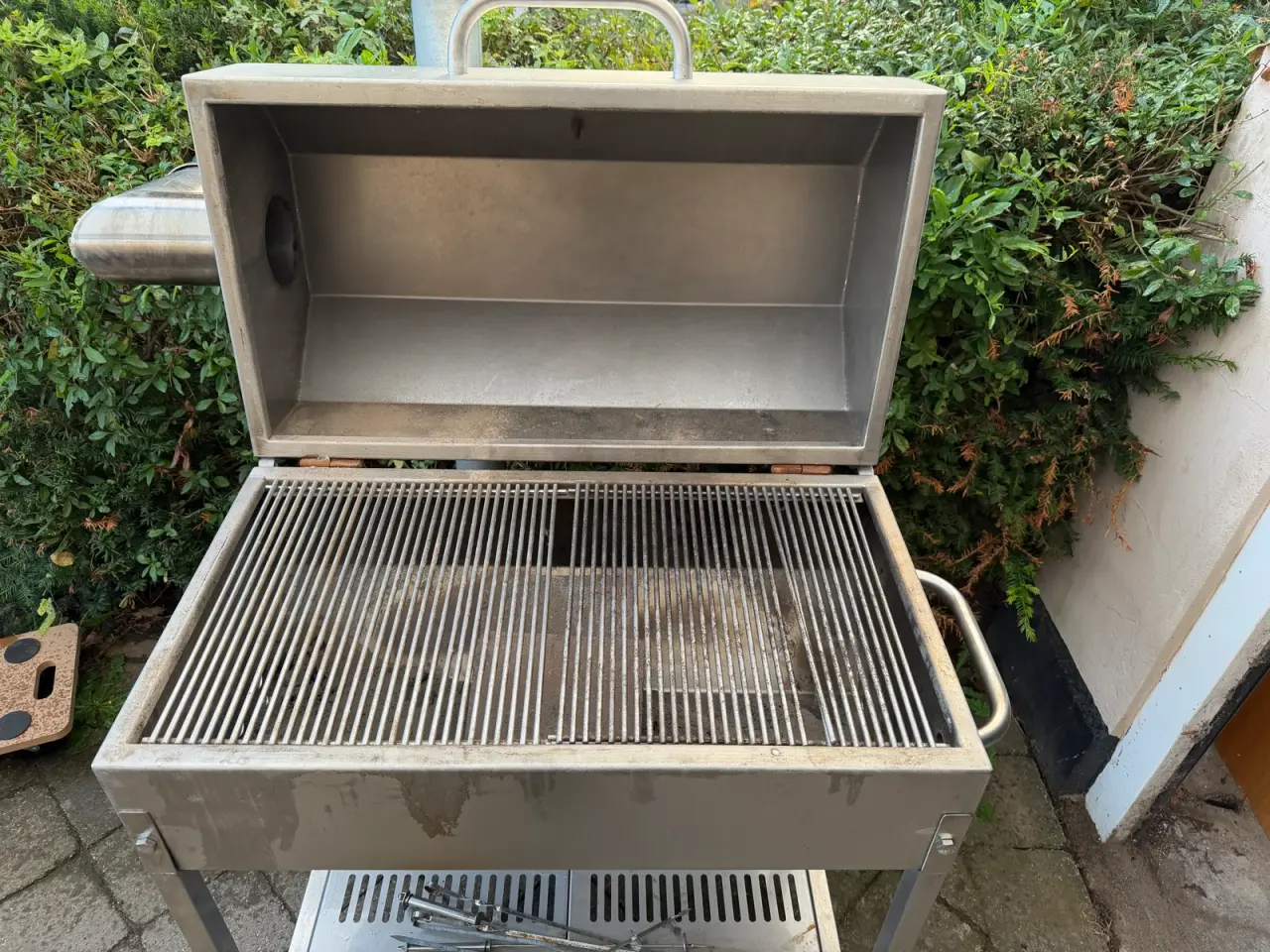 Billede 2 - Rustfri stål grill med låg og termometer