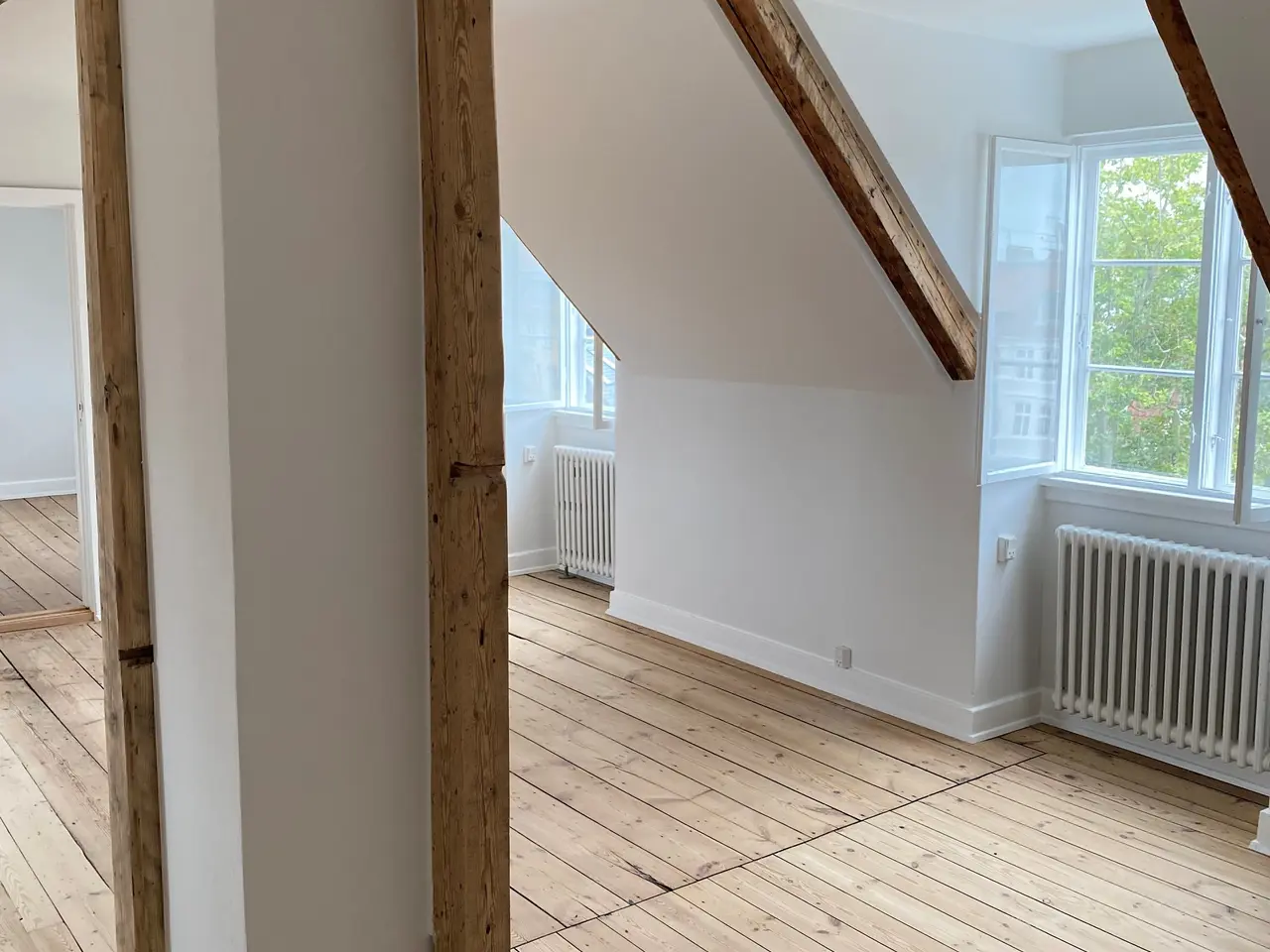 Billede 5 - 145 m2 midt på Gråbrødretorv. med udsigt over torvet og Rundetårn