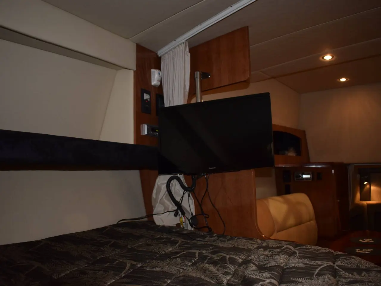 Billede 34 - Cruiser Yachts 300 Express - Twin Volvo Penta D3/Udstyr - DIESEL