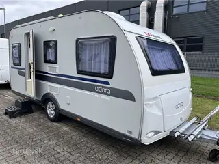 2011 - Adria Adora Supreme 472 LU Fortelt: Isabella Penta m/MegaFrame og termoloft, ALDE centralvarme, Truma Aventa Comfort aircon, truma mover, rundsiddegruppe, enkeltsenge
