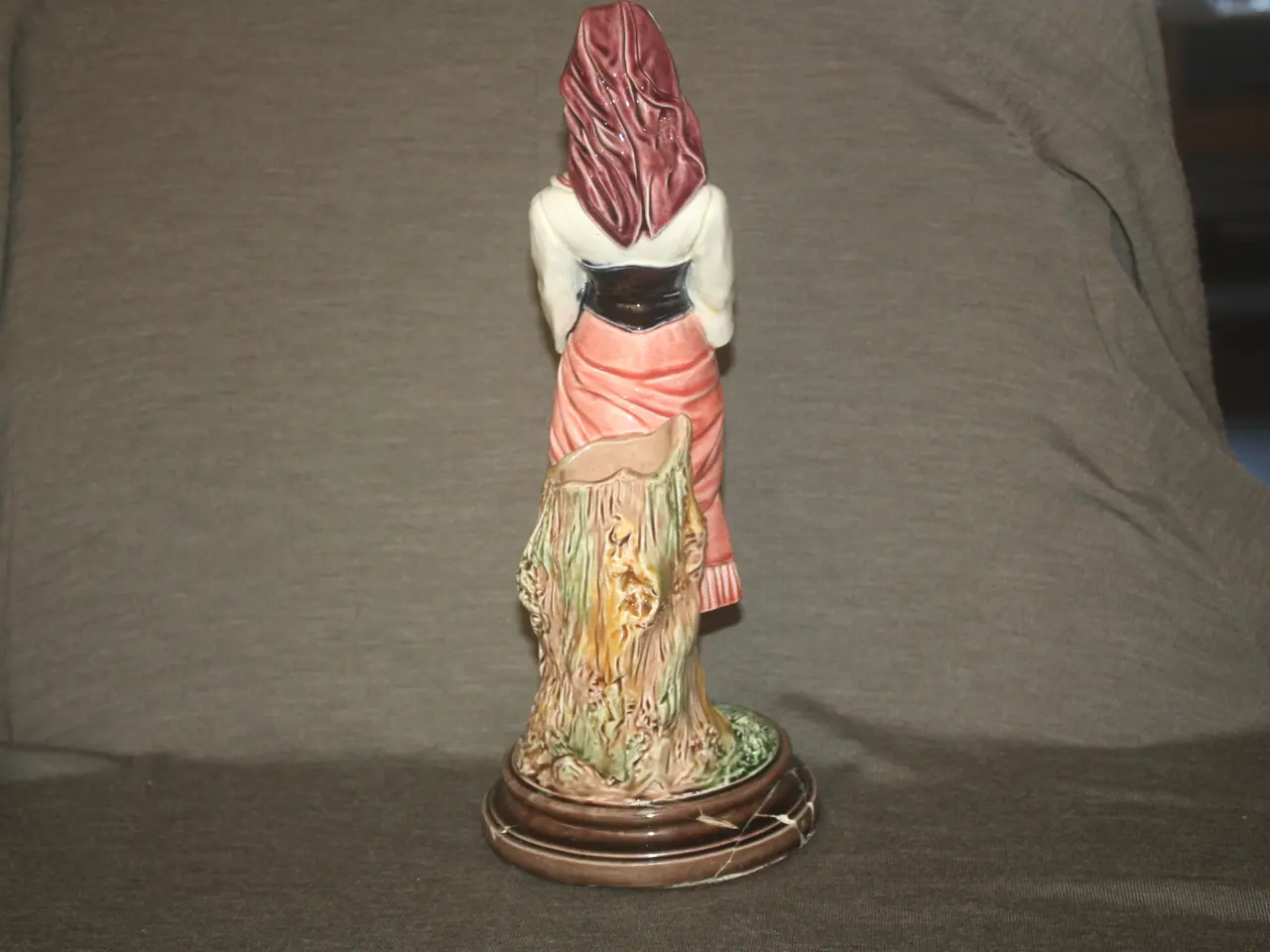 Billede 4 - Antik Figur 32,5 cm med en vase på bagsiden