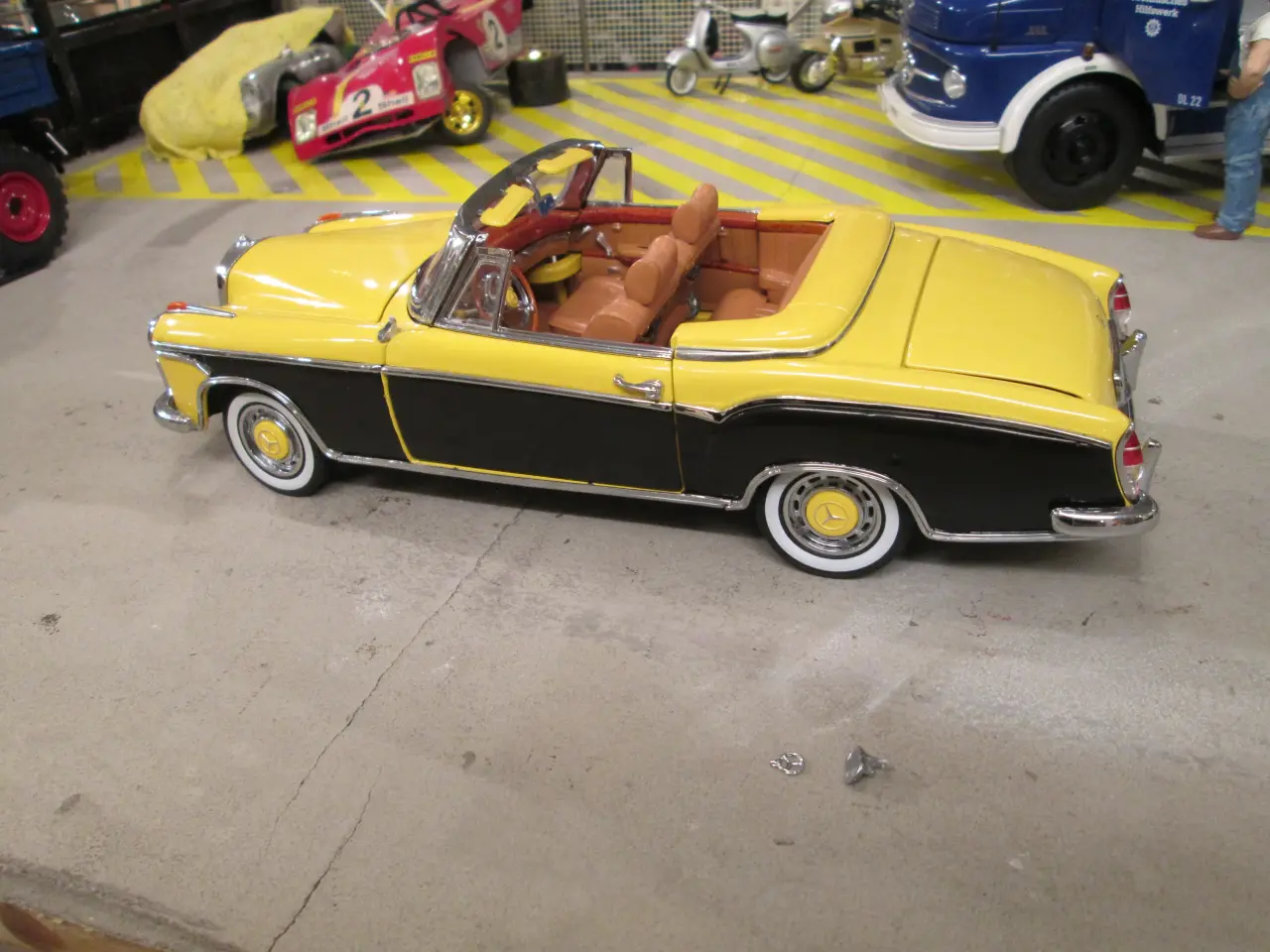 Billede 3 - Modelbil Mercedes 220 SE Sun-Star 1:18