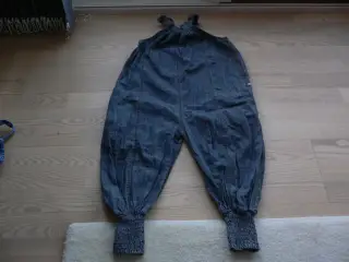 Jeansbukser dragt