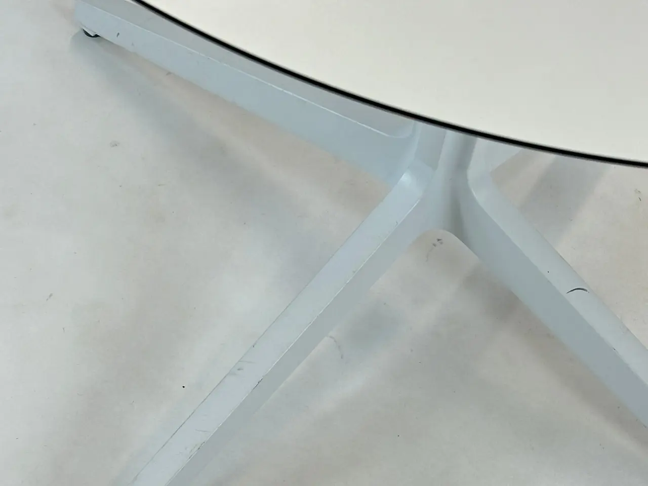Billede 3 - Pedrali Bord – Hvid Ø89 cm