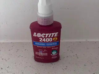 Loctite 2400 skruesikring.