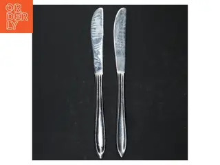 Sølvfarvet smørkniv (str. 21 cm)
