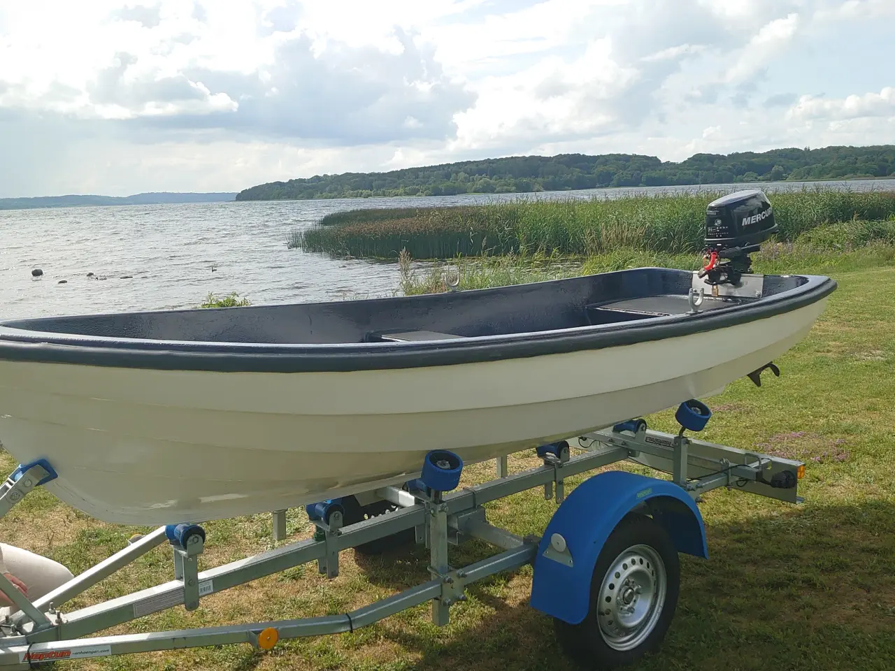 Billede 8 - Jolle med motor og trailer- synkefri