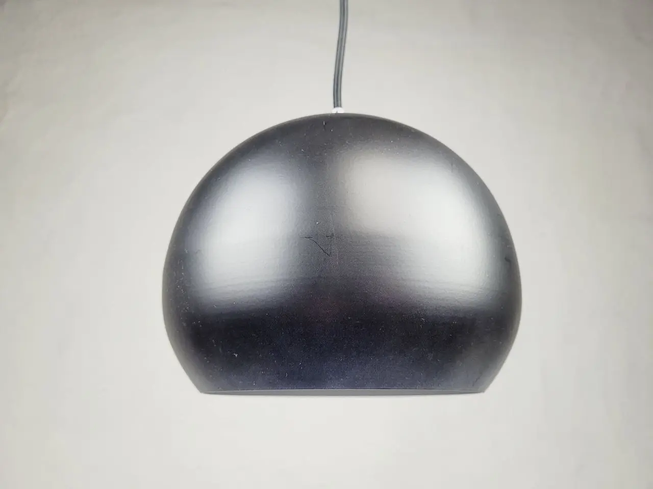 Billede 4 - Fin sort Ball loft lampe med stofledning