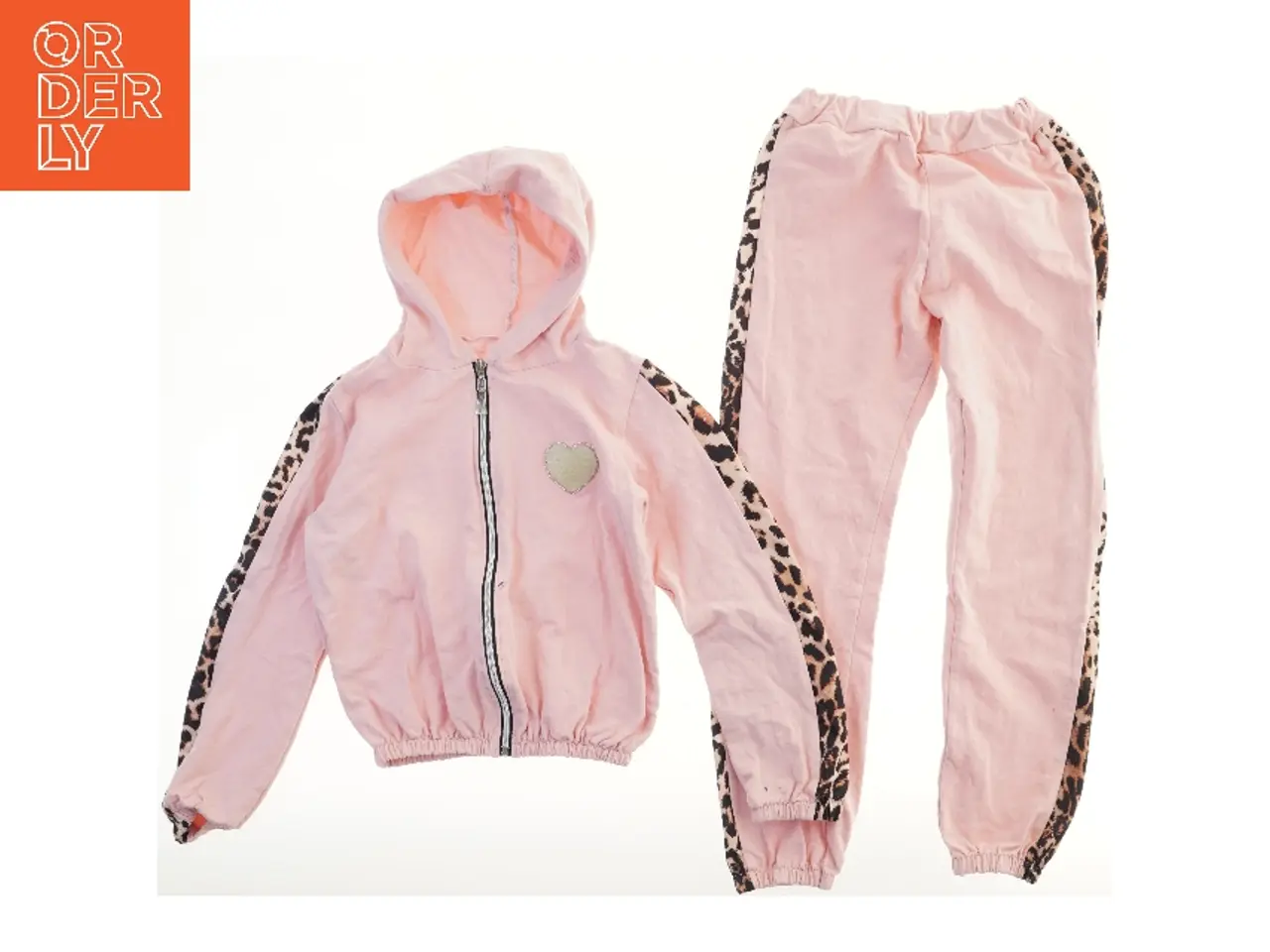 Billede 1 - Rosa jogging sæt med leoparddetaljer (str. 164)