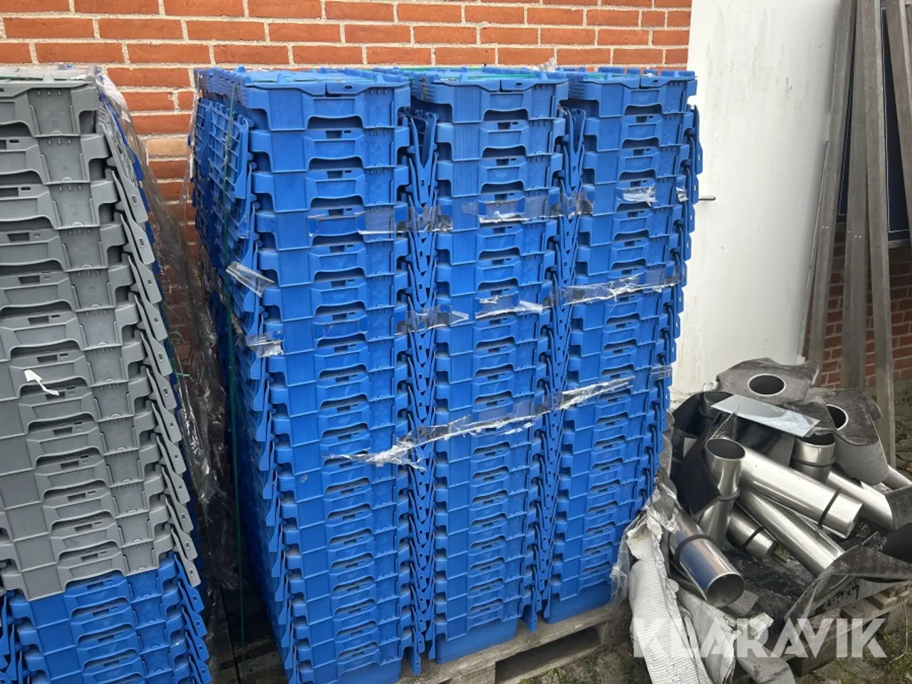 Billede 1 - Plastkasser Med indbygget låg, 120 styk