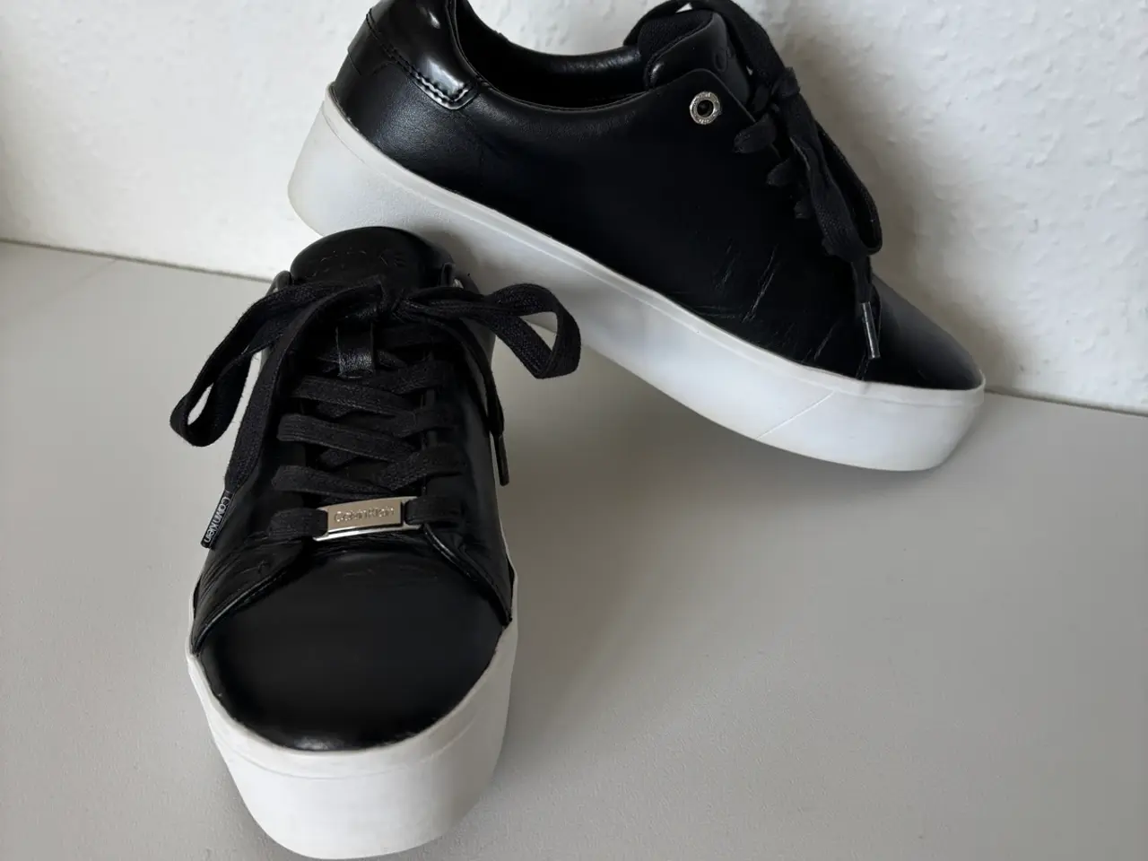 Billede 1 - Calvin Klein Flatform læder sneakers – Sort/Hvid –