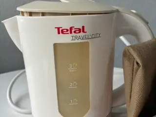 Tefal Travel’City rejse-el-kedel med kopper, skeer