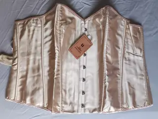 Abrikos satin korset, str. 50-52