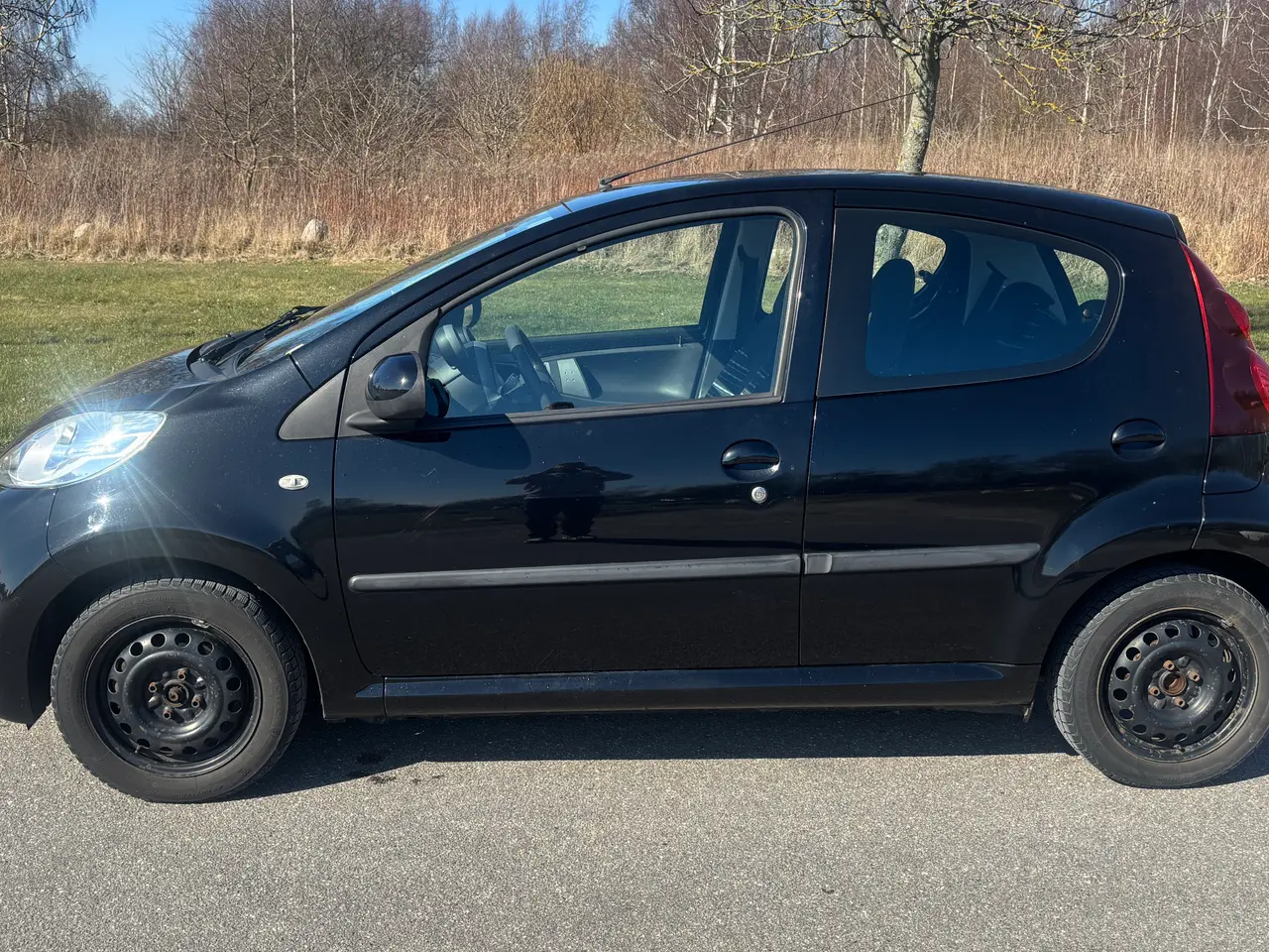 Billede 2 - Sort Peugeot 107 fra 2012