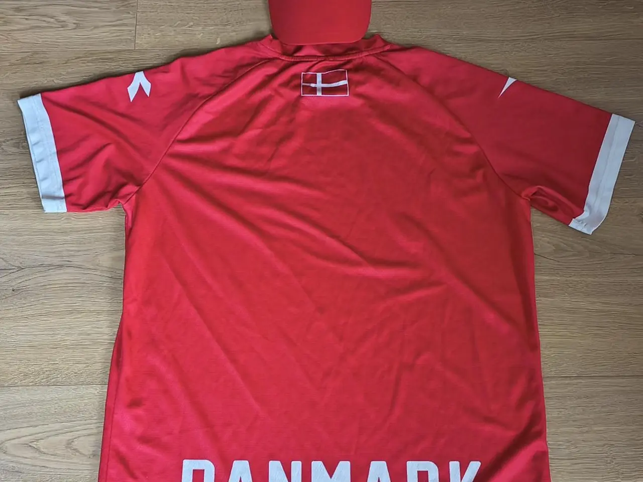 Billede 3 - DANMARK FAN SÆT, DIADORA TSHIRT OG CAP, SOM NYT