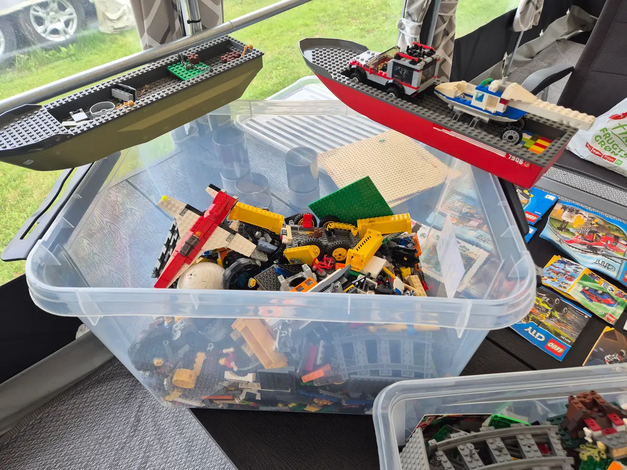 Billede 1 - 2 kasser blandet lego