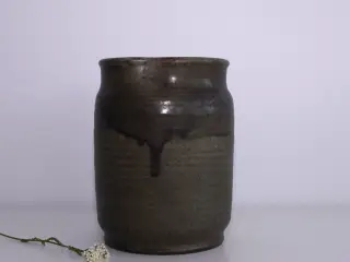 Vase i stentøj af Niels Peter Nielsen fra Dagnæs